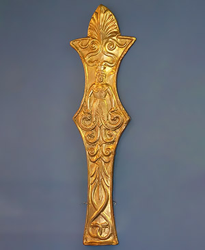 Золотая пластина с изображением змееногого божества земли Апи - родоначальницы скифов скифское золото Эрмитаж
